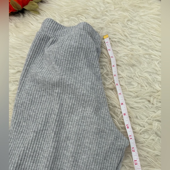 ALO yoga Gray Ribbed Joggers - Picture 10 of 11